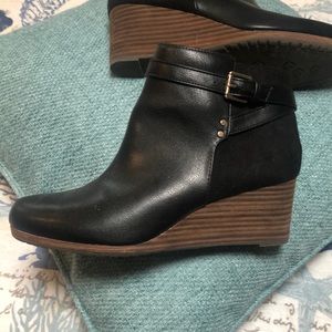 Black wedges